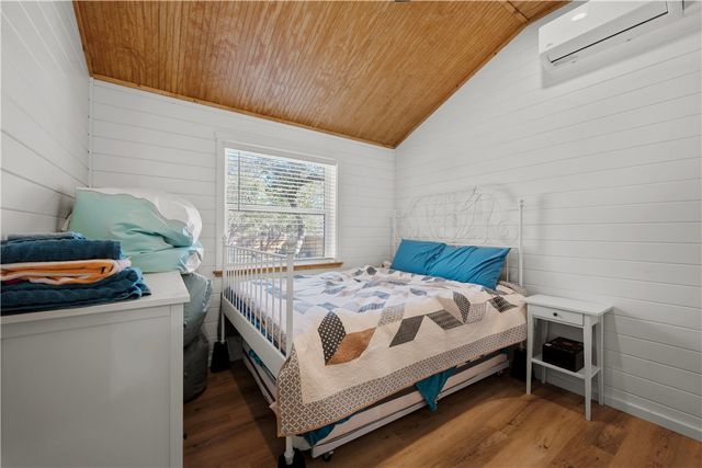 507 Steart St, Rockport, TX 78382