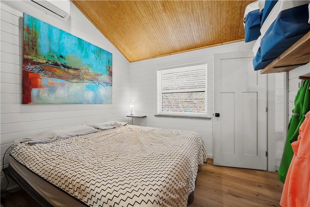 507 Steart St, Rockport, TX 78382