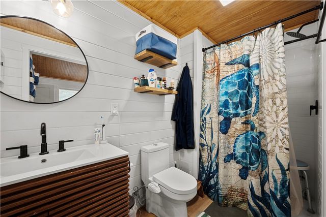 507 Steart St, Rockport, TX 78382