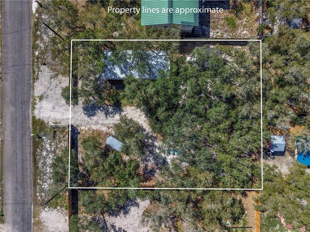 507 Steart St, Rockport, TX 78382