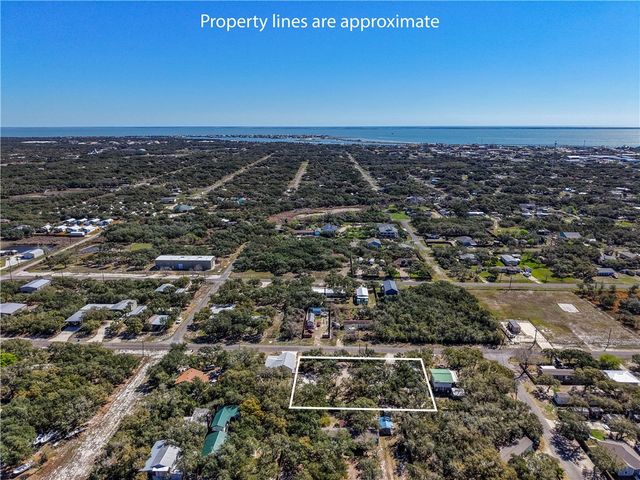 507 Steart St, Rockport, TX 78382