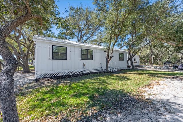 507 Steart St, Rockport, TX 78382