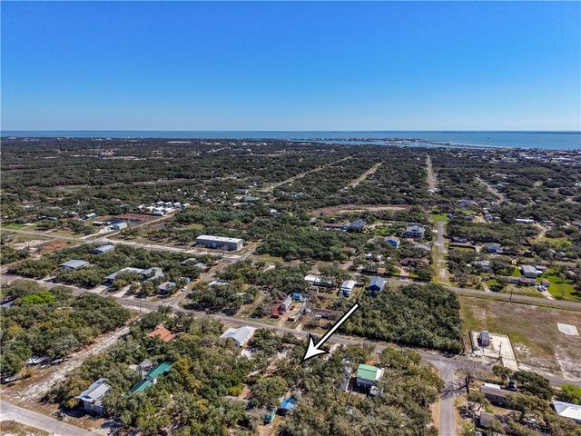 507 Steart St, Rockport, TX 78382