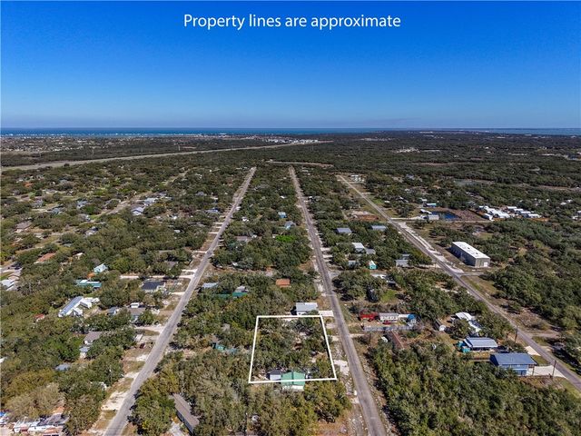 507 Steart St, Rockport, TX 78382