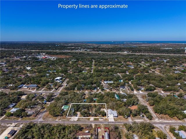 507 Steart St, Rockport, TX 78382
