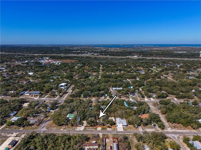 507 Steart St, Rockport, TX 78382
