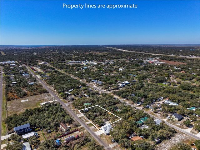 507 Steart St, Rockport, TX 78382