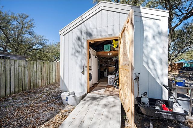 507 Steart St, Rockport, TX 78382