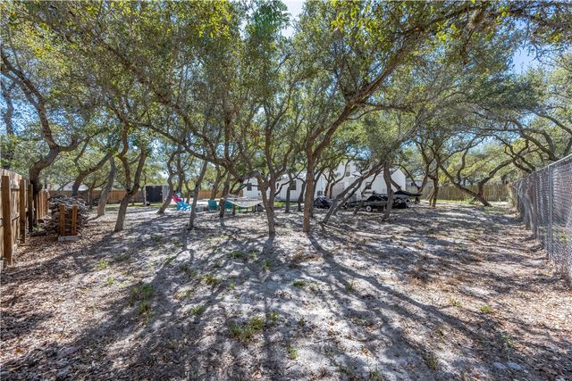 507 Steart St, Rockport, TX 78382