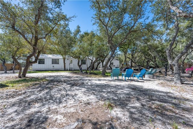 507 Steart St, Rockport, TX 78382