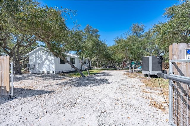 507 Steart St, Rockport, TX 78382