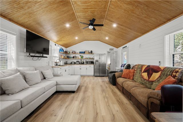 507 Steart St, Rockport, TX 78382