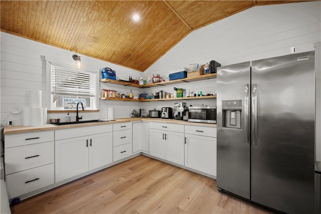 507 Steart St, Rockport, TX 78382