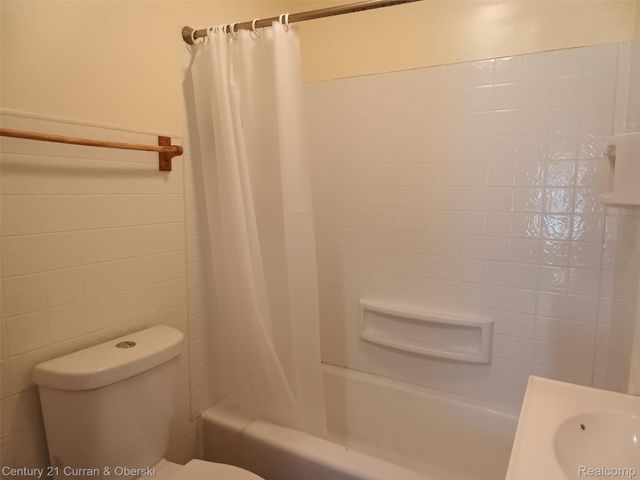 35037 Harroun Street, Wayne, MI 48184