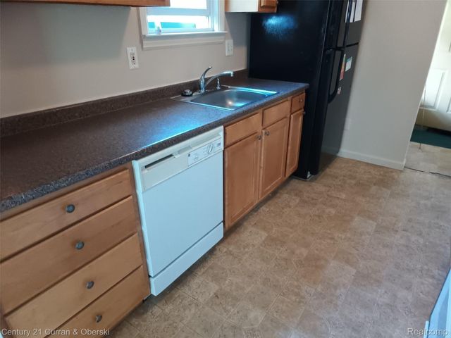 35037 Harroun Street, Wayne, MI 48184