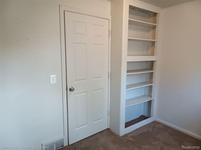35037 Harroun Street, Wayne, MI 48184