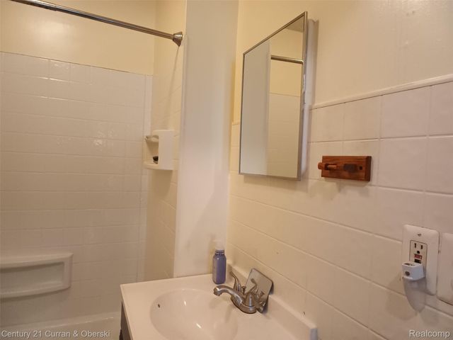 35037 Harroun Street, Wayne, MI 48184
