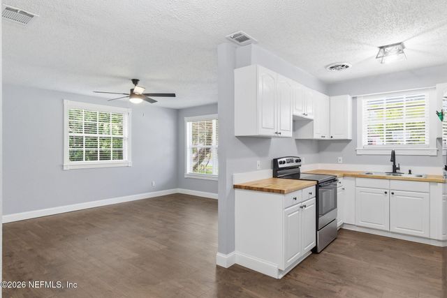 1712 DIBBLE Circle W, Jacksonville, FL 32246