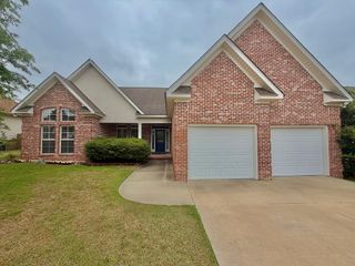 207 Lace Dr., Dothan, AL 36301