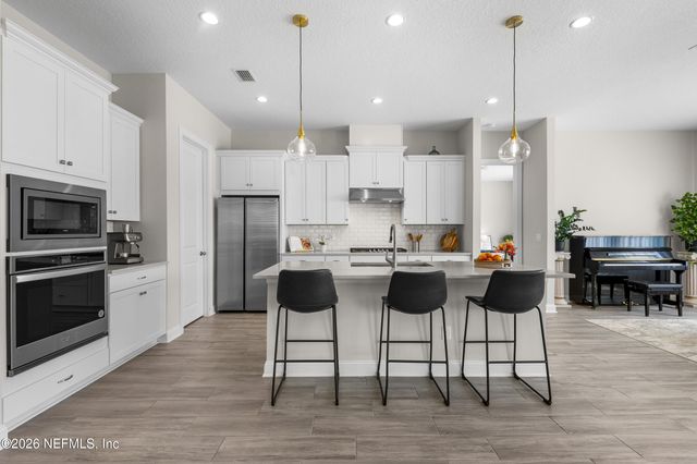 29 TRADESMAN Lane, St. Johns, FL 32259
