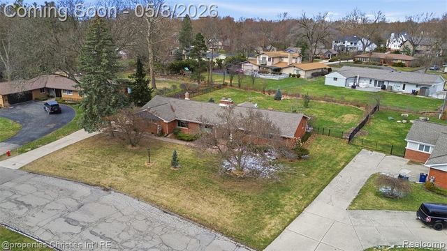 3150 Middlebury Lane, Bloomfield Hills, MI 48301
