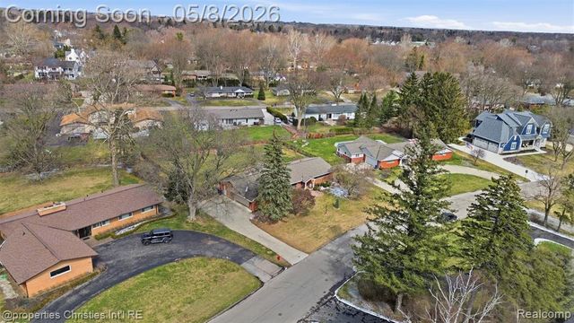 3150 Middlebury Lane, Bloomfield Hills, MI 48301