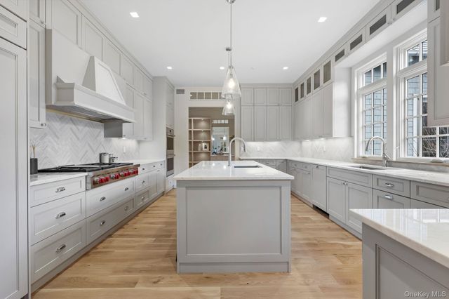 2 Barry Court, Katonah, NY 10536