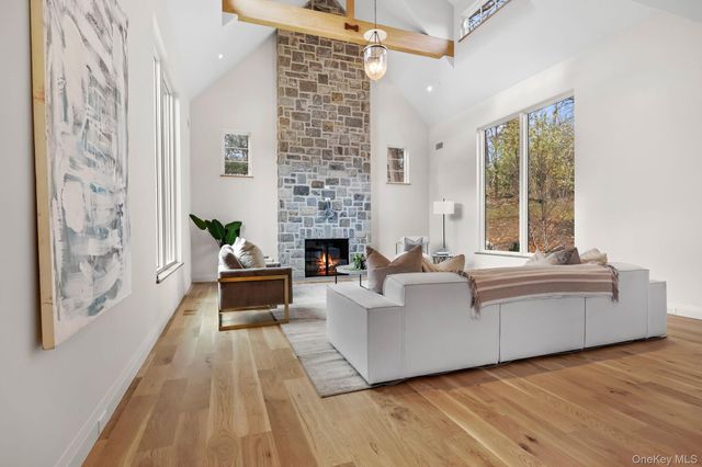 2 Barry Court, Katonah, NY 10536