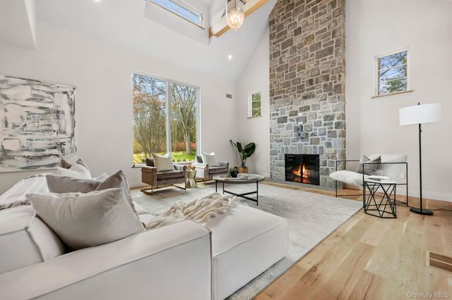 2 Barry Court, Katonah, NY 10536