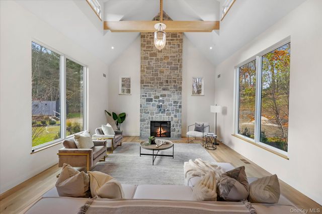 2 Barry Court, Katonah, NY 10536