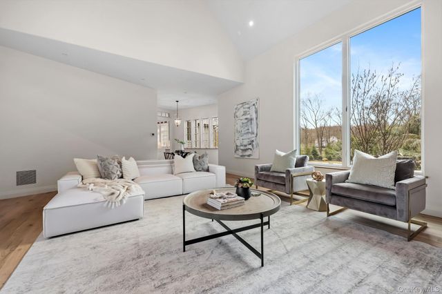 2 Barry Court, Katonah, NY 10536