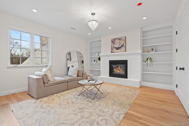 2 Barry Court, Katonah, NY 10536