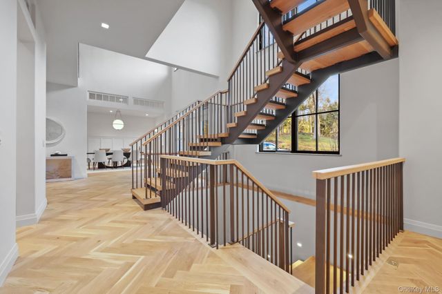 2 Barry Court, Katonah, NY 10536