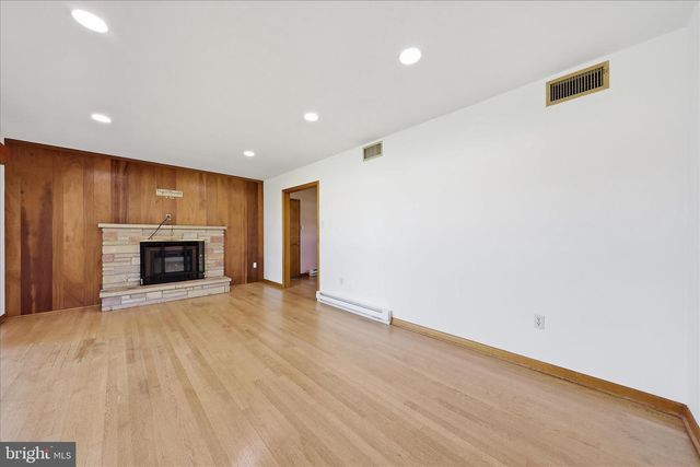 216 JACKSON AVE, Hagerstown, MD 21740