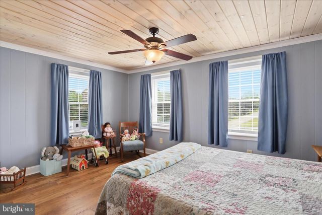 5704 MONTGOMERY CHURCH RD, Greencastle, PA 17225