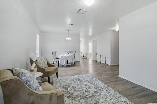 8235 HEIGHTS VLY, Converse, TX 78109