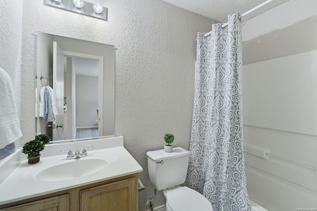 8235 HEIGHTS VLY, Converse, TX 78109