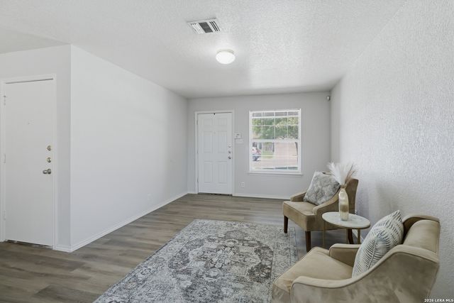 8235 HEIGHTS VLY, Converse, TX 78109