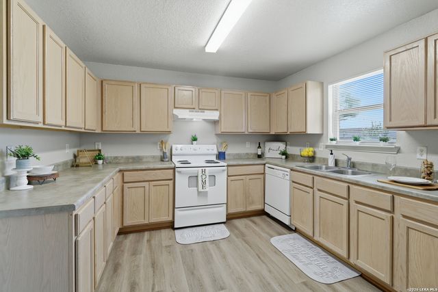 8235 HEIGHTS VLY, Converse, TX 78109
