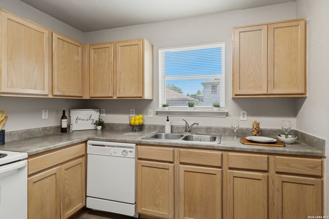 8235 HEIGHTS VLY, Converse, TX 78109