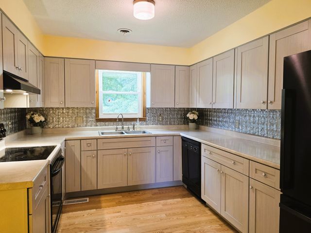 190 Post Oak Ave, Camden, TN 38320