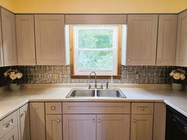 190 Post Oak Ave, Camden, TN 38320