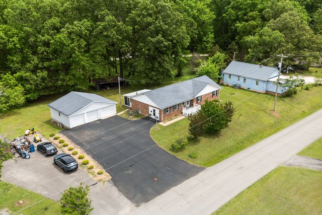 190 Post Oak Ave, Camden, TN 38320