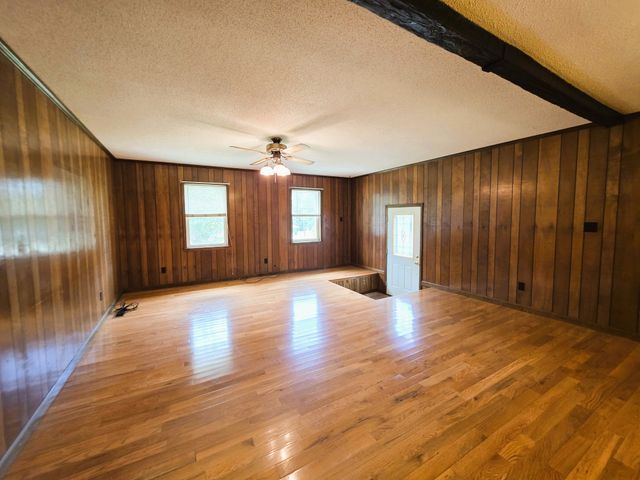 190 Post Oak Ave, Camden, TN 38320