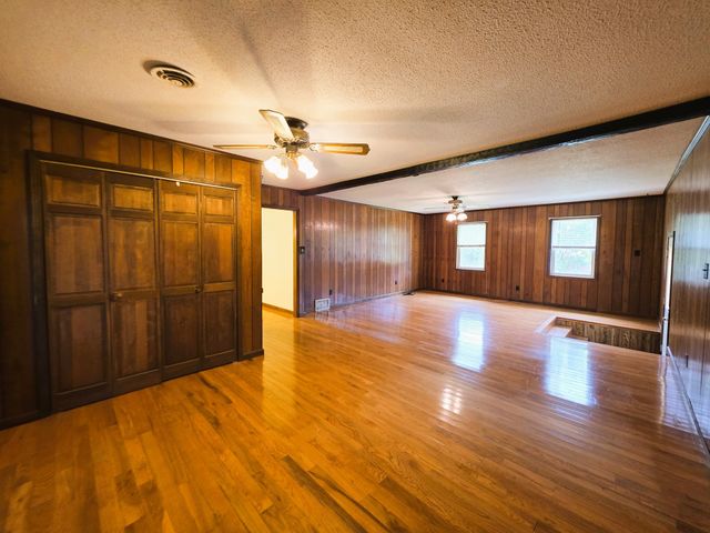 190 Post Oak Ave, Camden, TN 38320