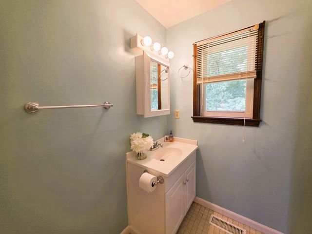 190 Post Oak Ave, Camden, TN 38320