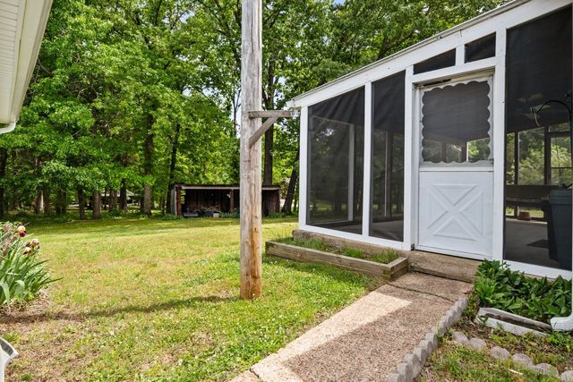 190 Post Oak Ave, Camden, TN 38320