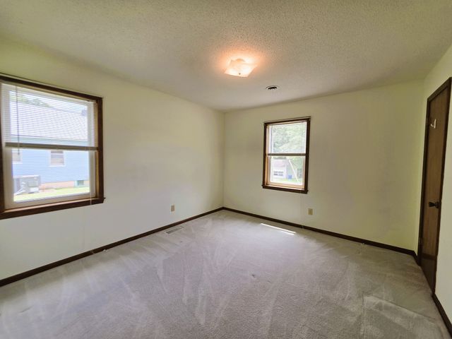 190 Post Oak Ave, Camden, TN 38320