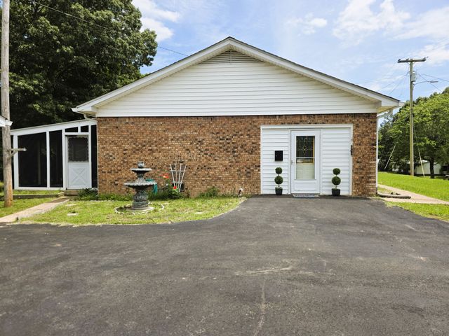 190 Post Oak Ave, Camden, TN 38320