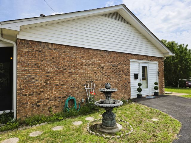 190 Post Oak Ave, Camden, TN 38320